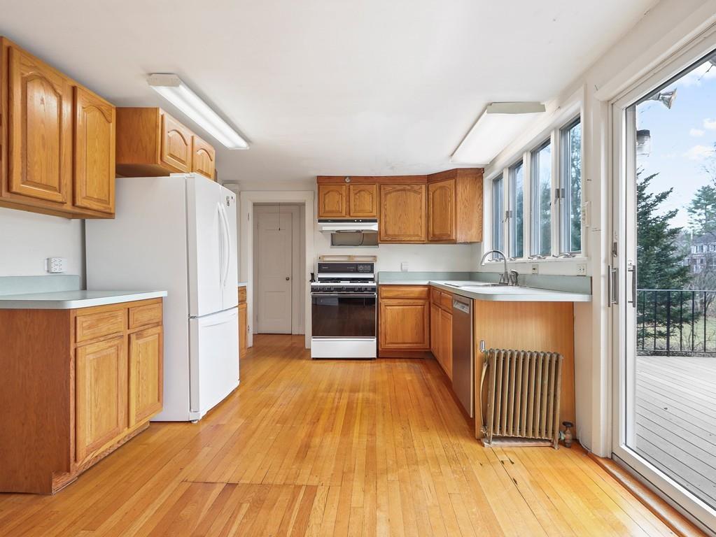 74 Leighton Road Wellesley, MA 02482 - Photo 10 of 37