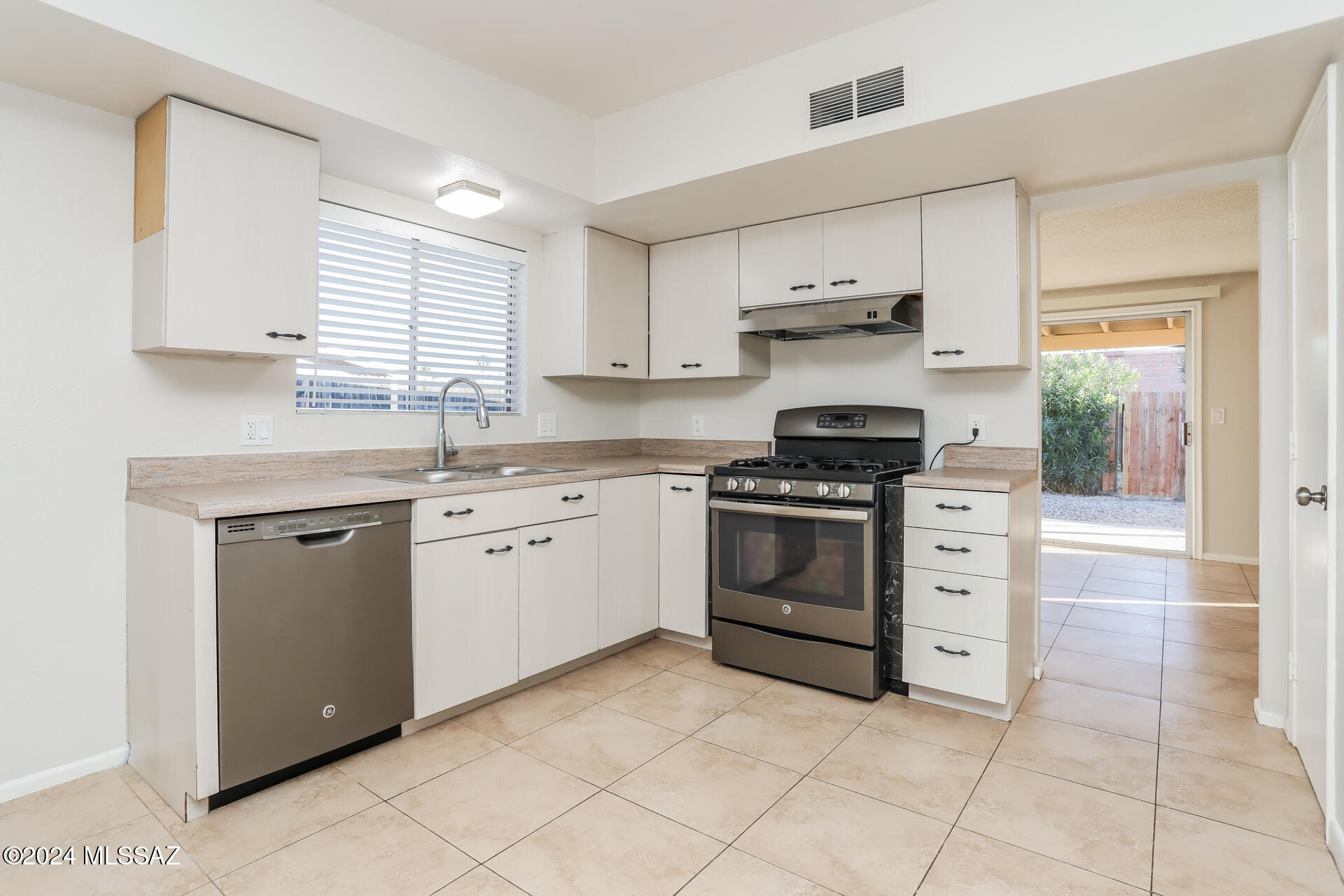 9740 East 3rd Street Tucson, AZ 85748 - Photo 12 of 26