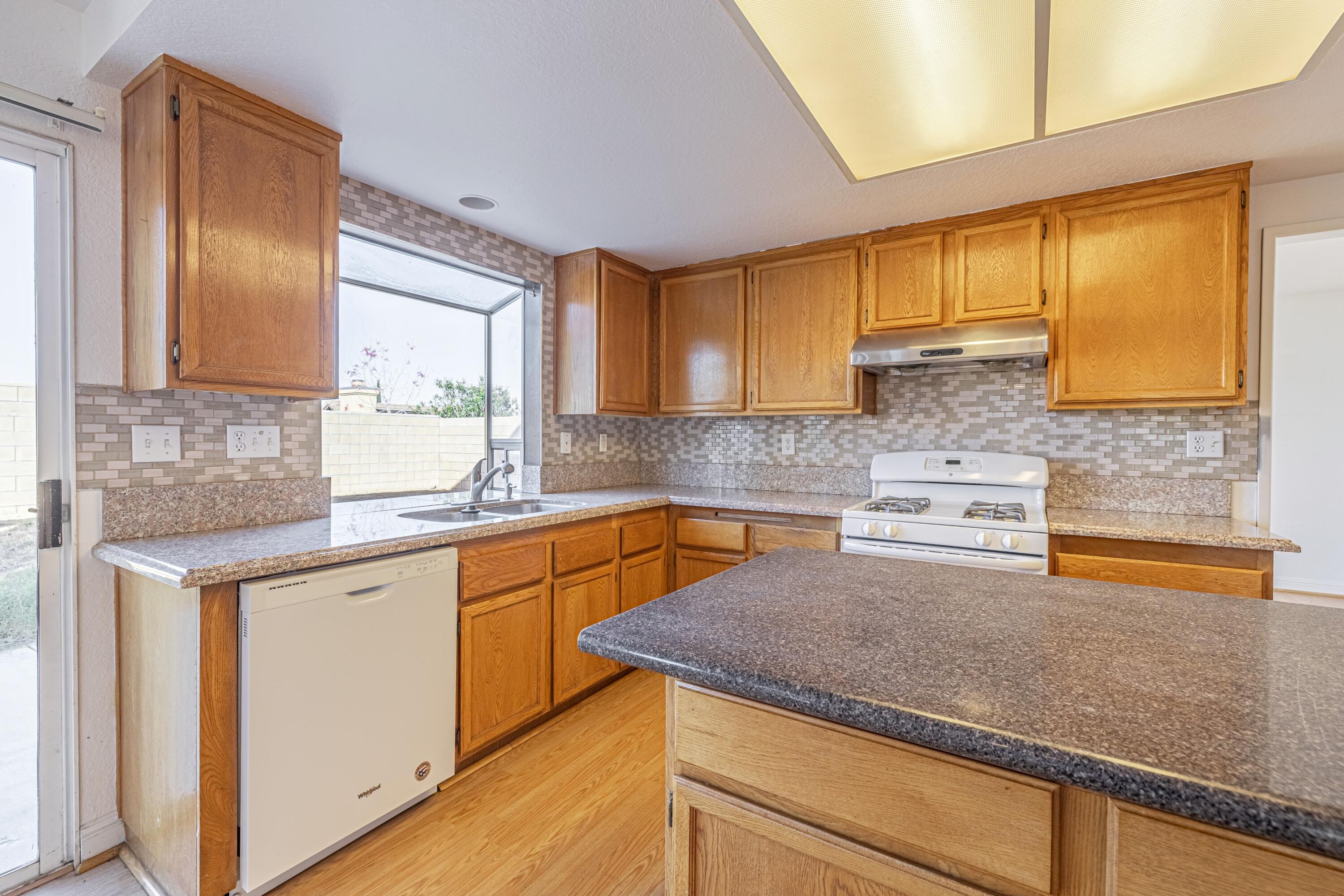 3141 Hampton Road Palmdale, CA 93551 - Photo 10 of 35 JMY_0223-HDR