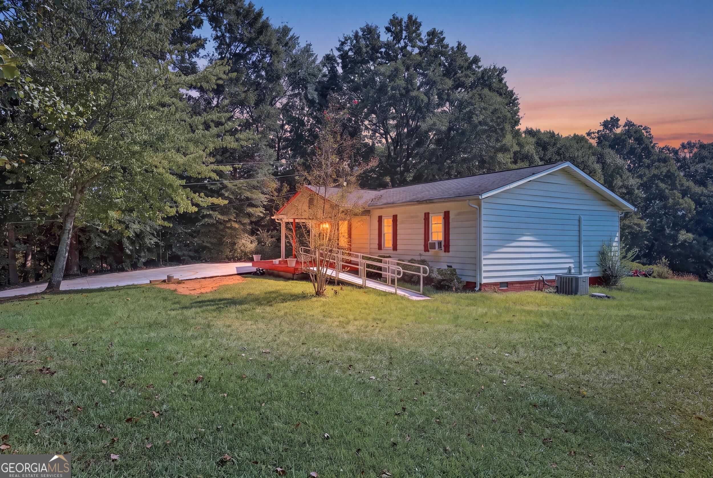 282 Wall Bridge Road Clarkesville, GA 30523 - Photo 3 of 38 Gallery Image 3