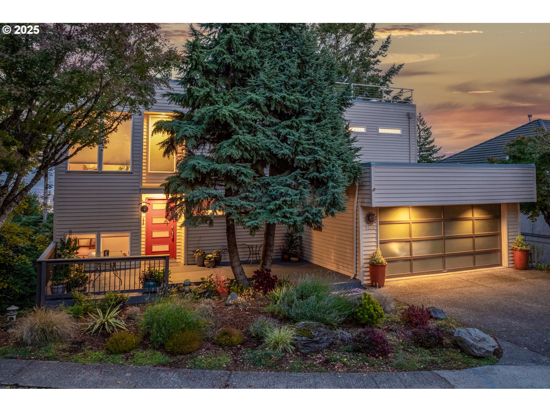 5606 Southwest Edgemont Place Portland, OR 97239 - Photo 1 of 45 Gallery Image 1