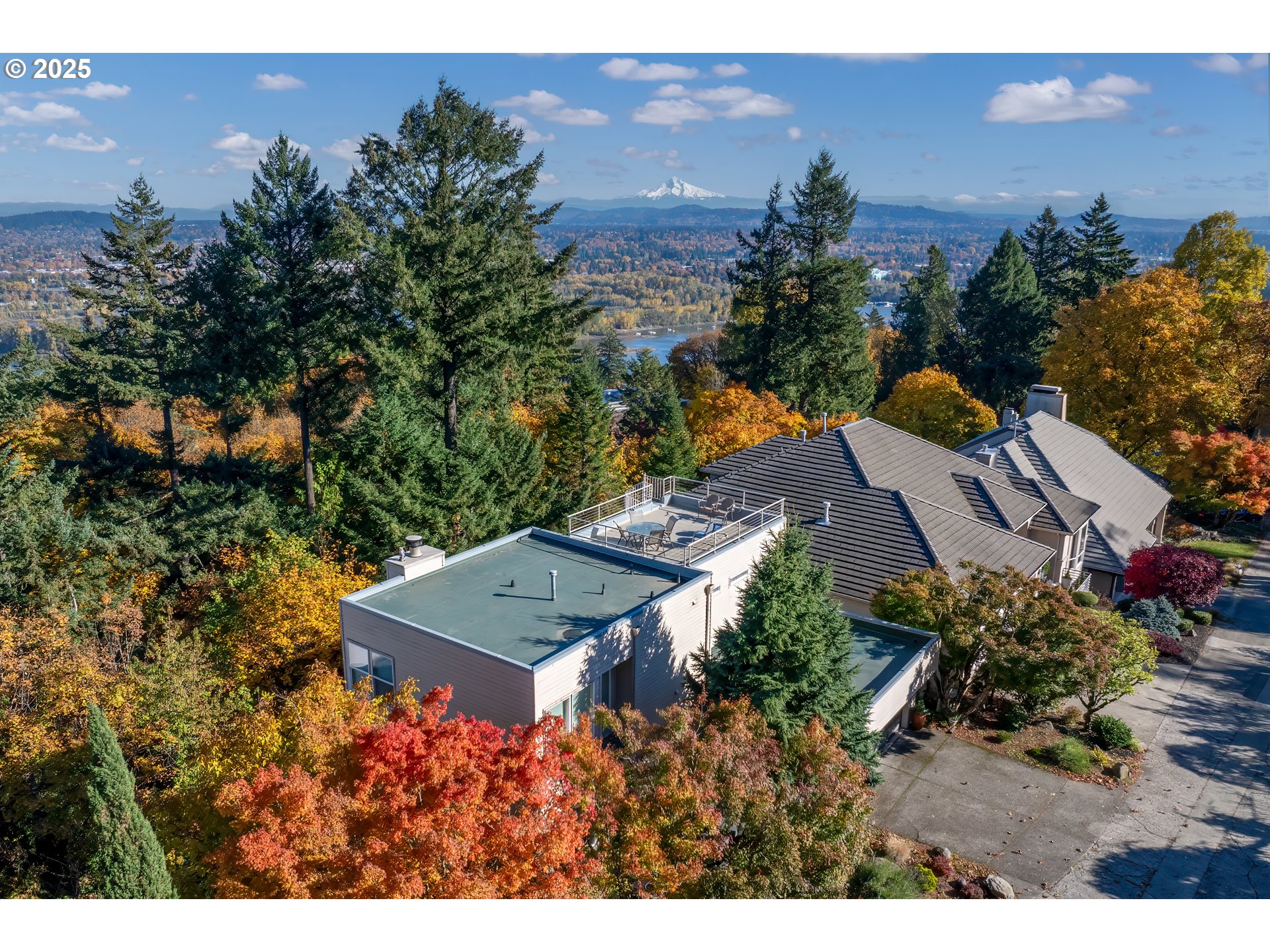 5606 Southwest Edgemont Place Portland, OR 97239 - Photo 2 of 45 Gallery Image 2