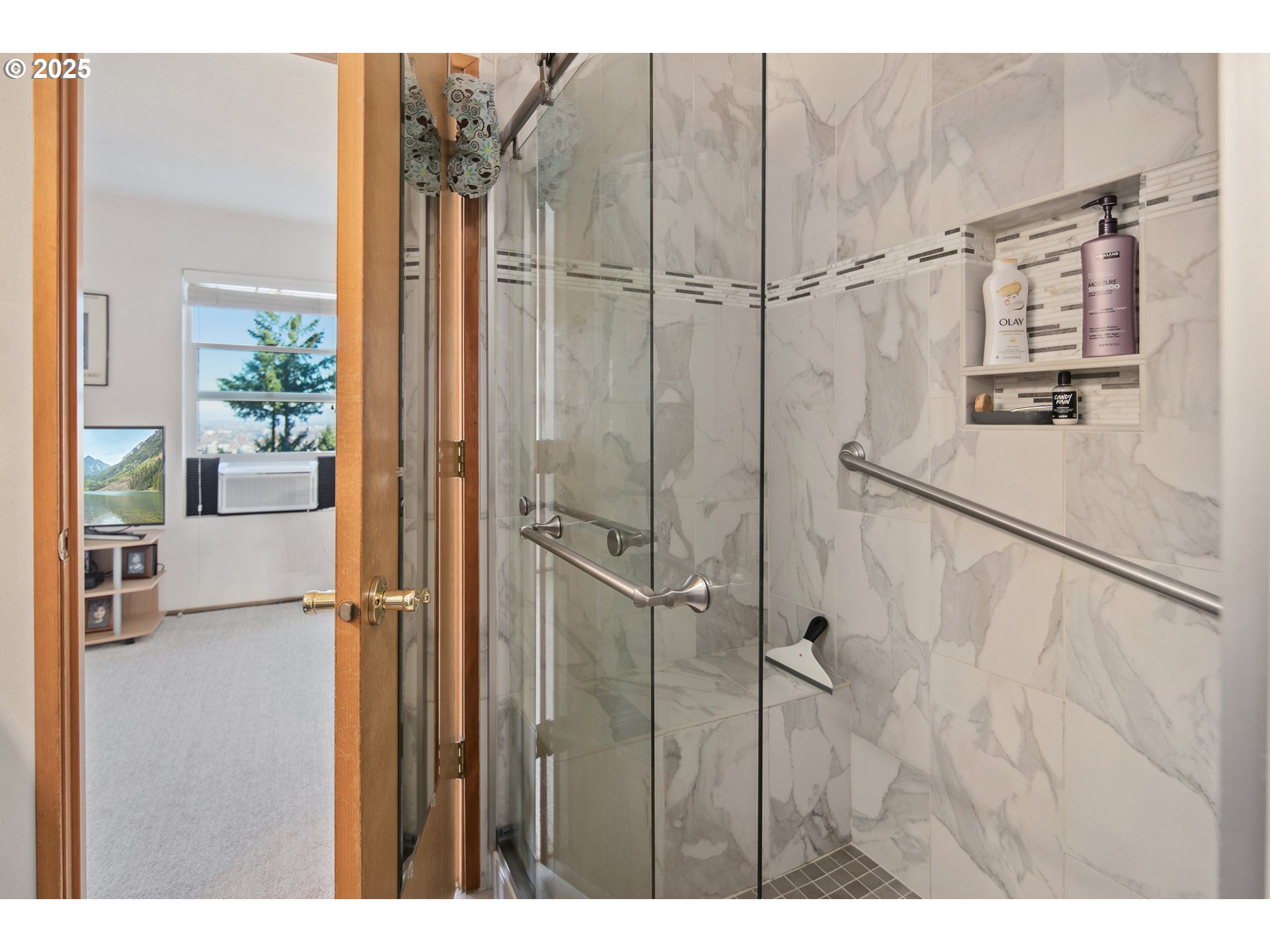 5606 Southwest Edgemont Place Portland, OR 97239 - Photo 32 of 45 Gallery Image 32