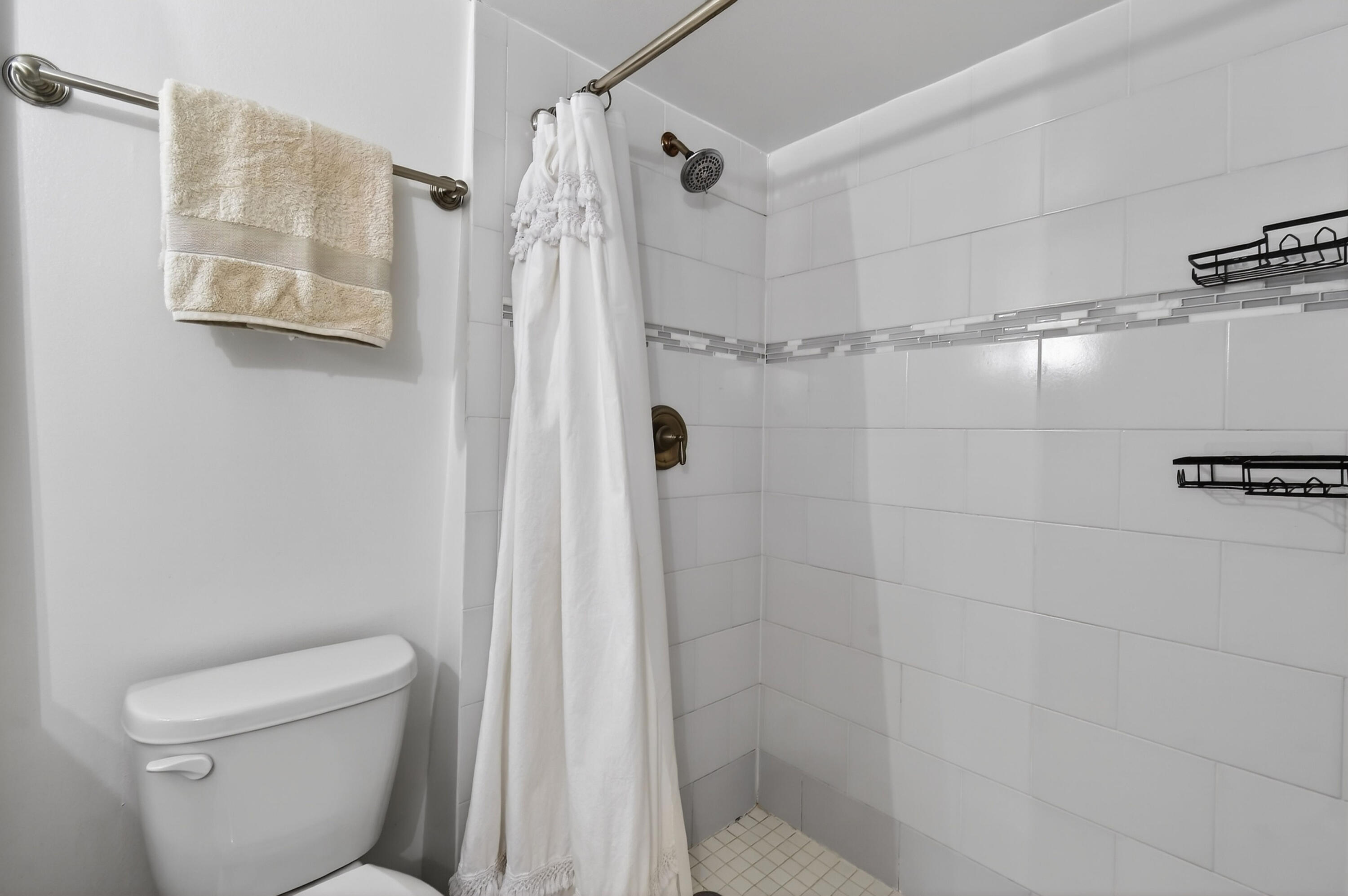 3900 County Line Road, Unit 15A Tequesta, FL 33469 - Photo 25 of 37 a bathroom with a shower and toilet