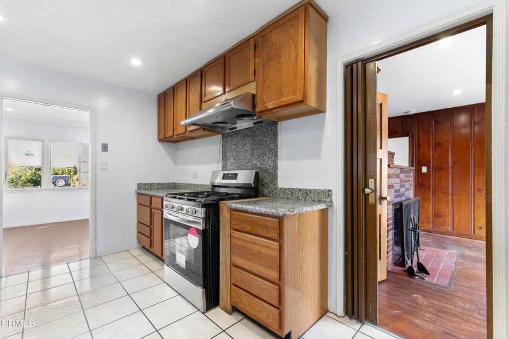 5512 Vantage Avenue Valley Village, CA 91607 - Photo 10 of 25 5512 Vantage Point Ave13