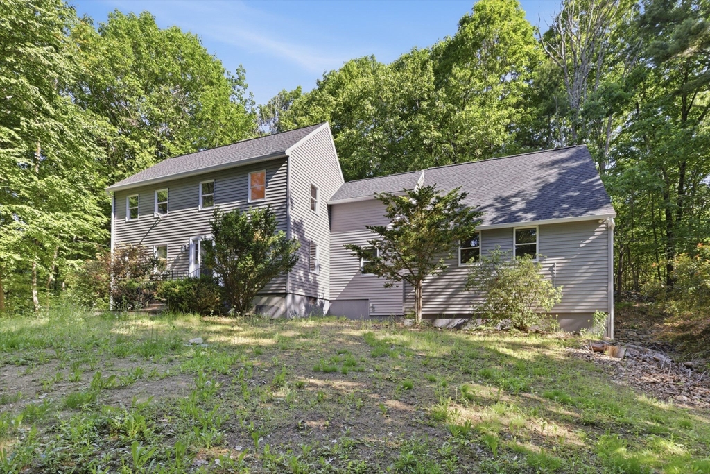 18 North Common Road Westminster, MA 01473 - Photo 1 of 16