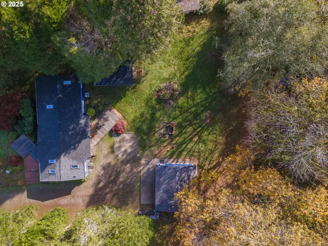 a view of a backyard with wooden floor