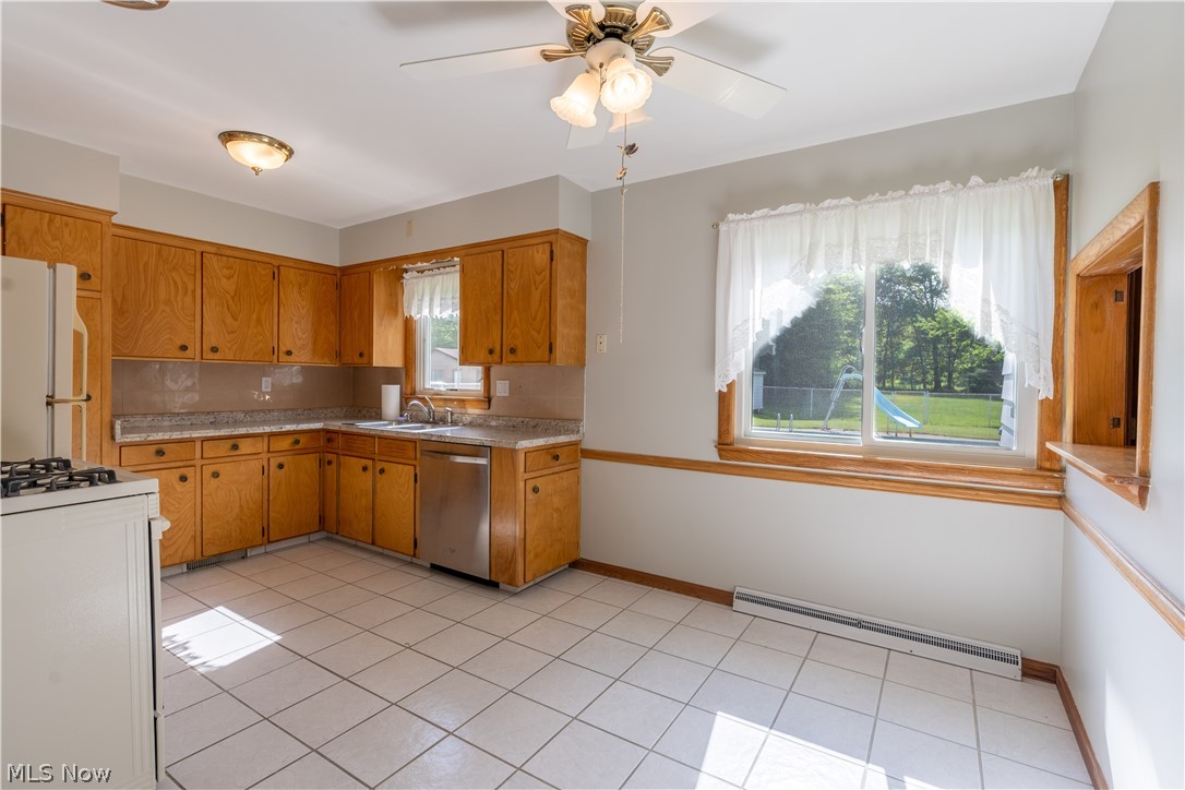 5644 Myers Road Akron, OH 44319 - Photo 13 of 33 Eat-in kitchen.
