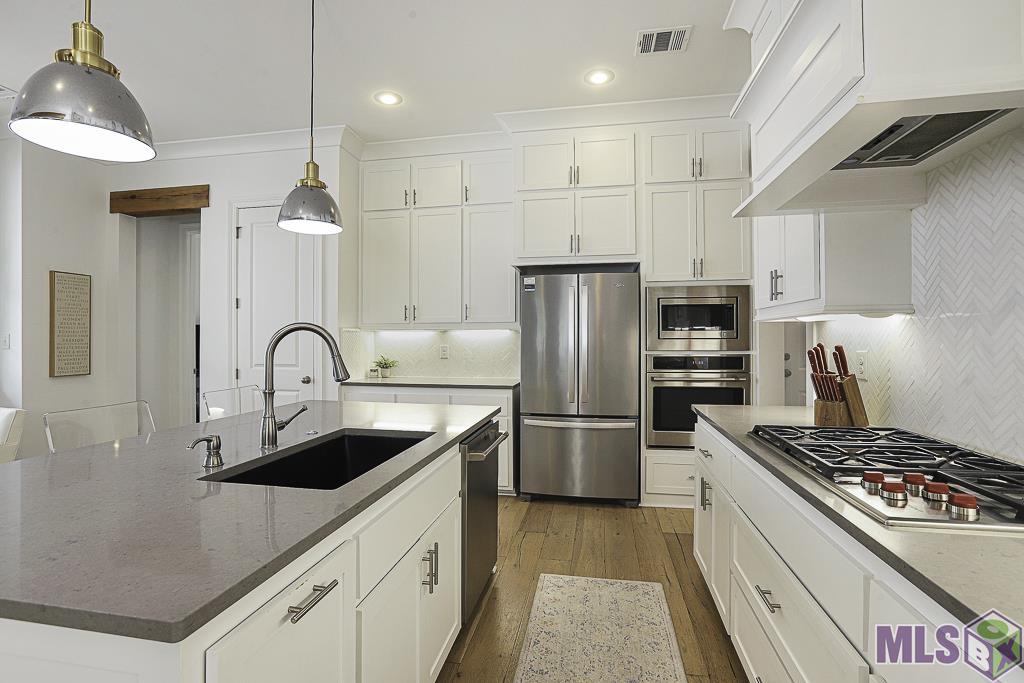 2052 Verte Drive Baton Rouge, LA 70808 - Photo 9 of 24 Kitchen