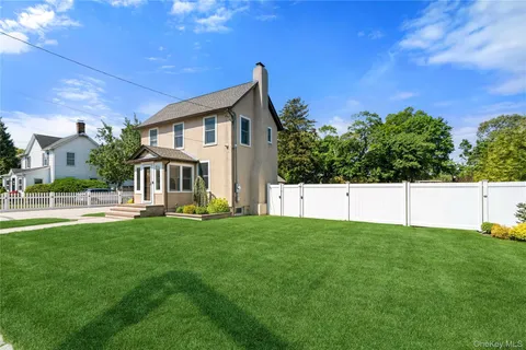 $849,999 | 16 West Street, West Islip, NY 11795
