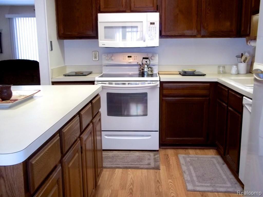 13620 Lenmoore Road Belleville, MI 48111 - Photo 12 of 38 Updated Laminate wood floor