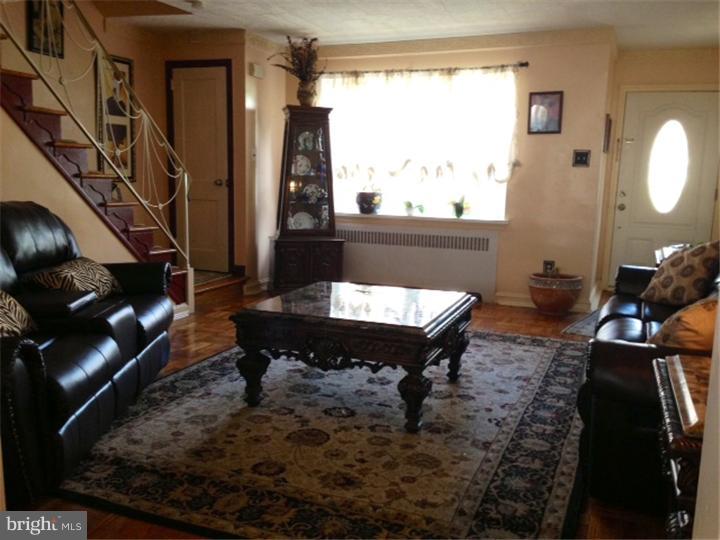 6816 Radbourne Road Upper Darby, PA 19082 - Photo 5 of 17 Living Room