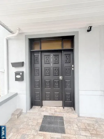 a view of entryway with a rug