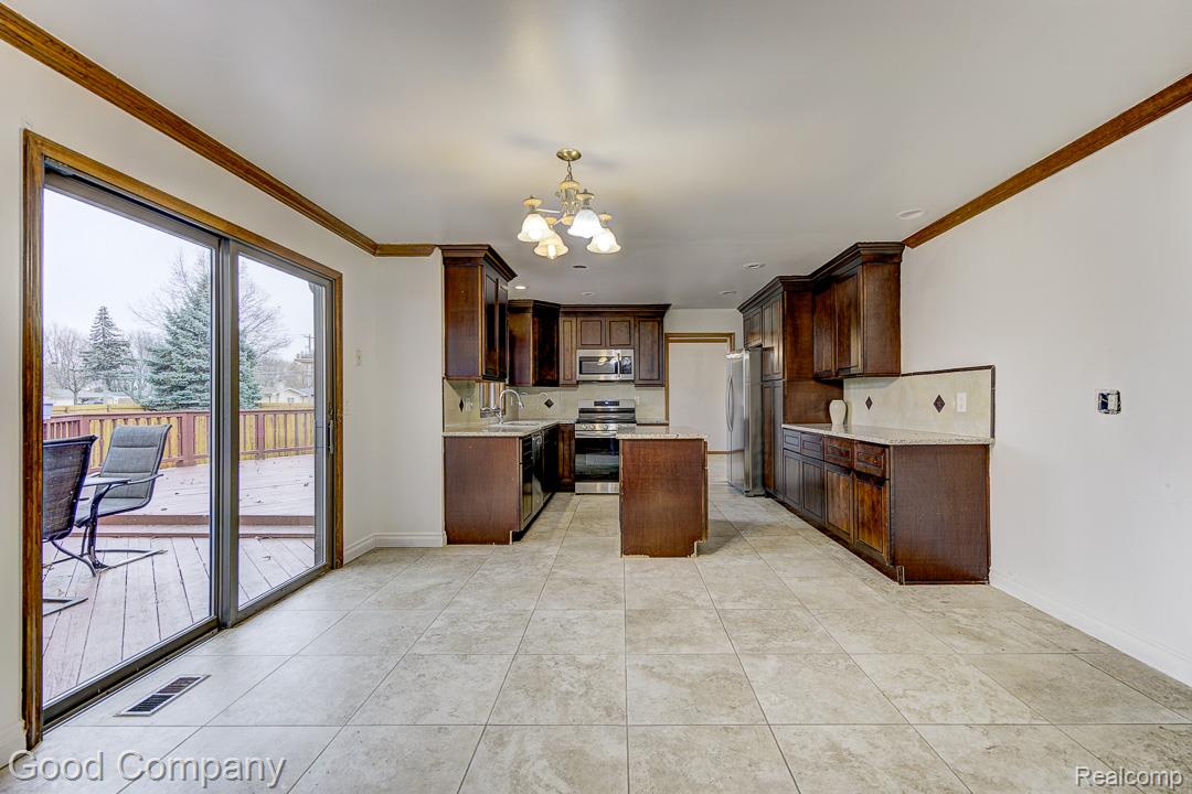 38092 Westchester Road Sterling Heights, MI 48310 - Photo 19 of 53 38092 Westchester Rd.-16.jpg