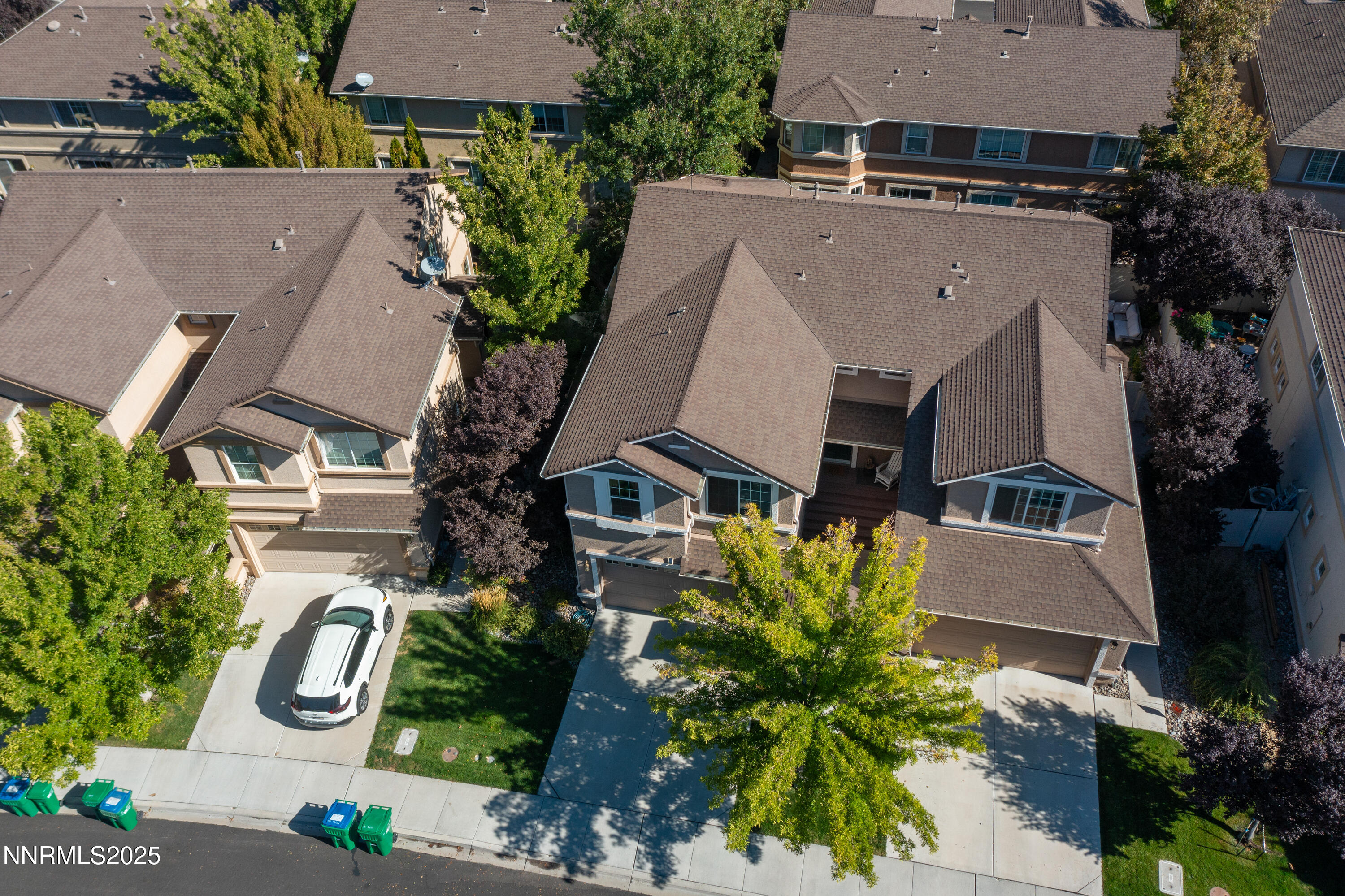 1811 Stetson Drive Reno, NV 89521 - Photo 33 of 34 an aerial view of multiple houses with a yard