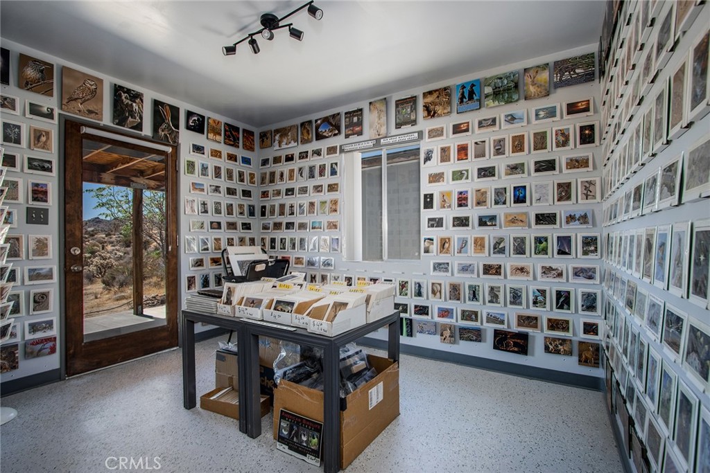 8421 Sunset Road Joshua Tree, CA 92252 - Photo 24 of 32 Gallery Image 24