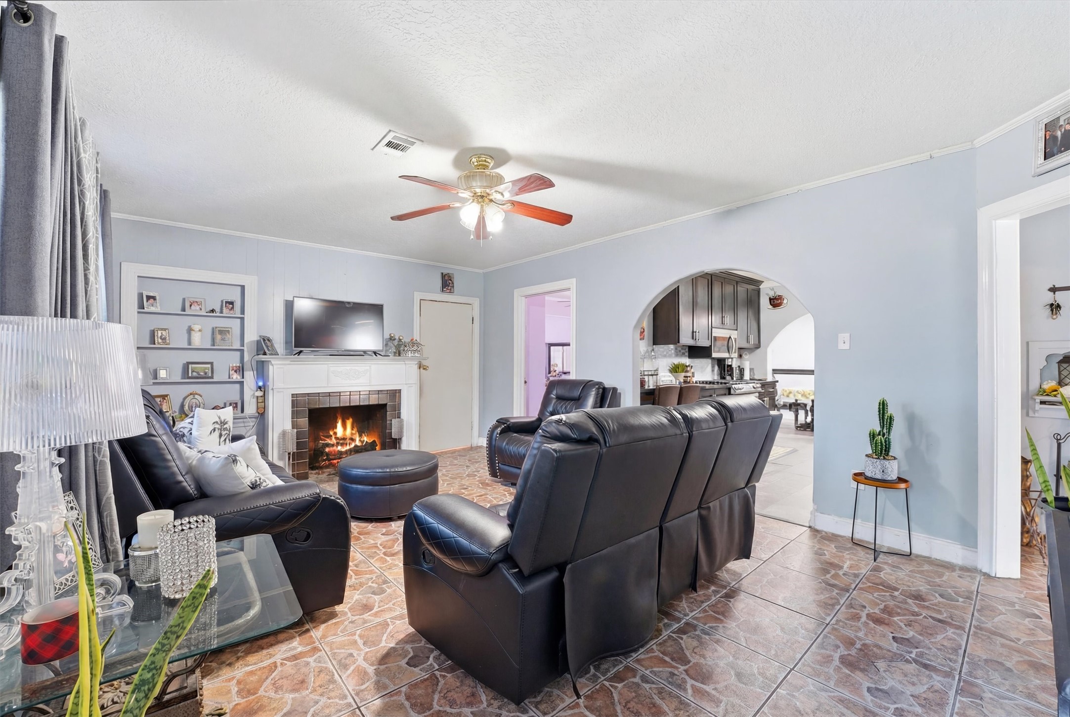811 Canadian Street Houston, TX 77009 - Photo 5 of 26 living room