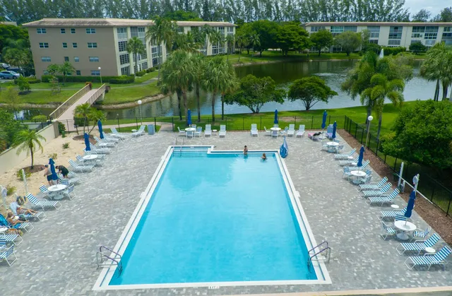 $200,000 | 1902 Bermuda Circle, Unit J4, Coconut Creek, FL 33066
