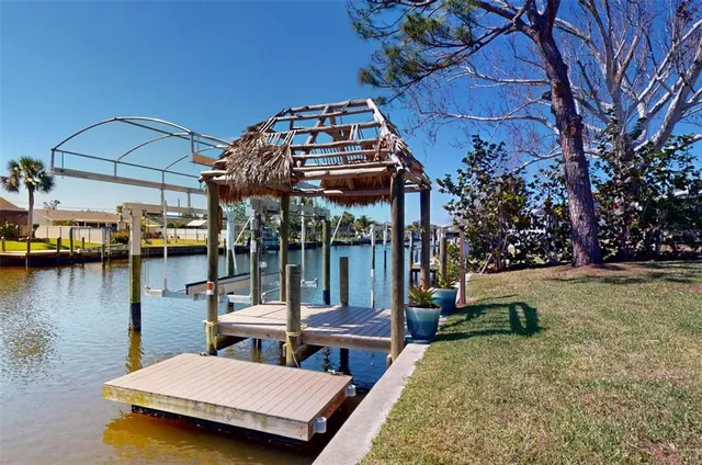 a view of a house with backyard
