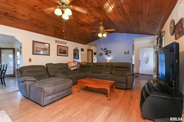 $424,900 | 8810 South Mapleton Road, Mapleton, IL 61547