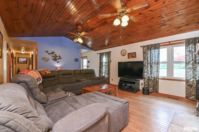 $424,900 | 8810 South Mapleton Road, Mapleton, IL 61547