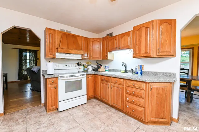 $424,900 | 8810 South Mapleton Road, Mapleton, IL 61547