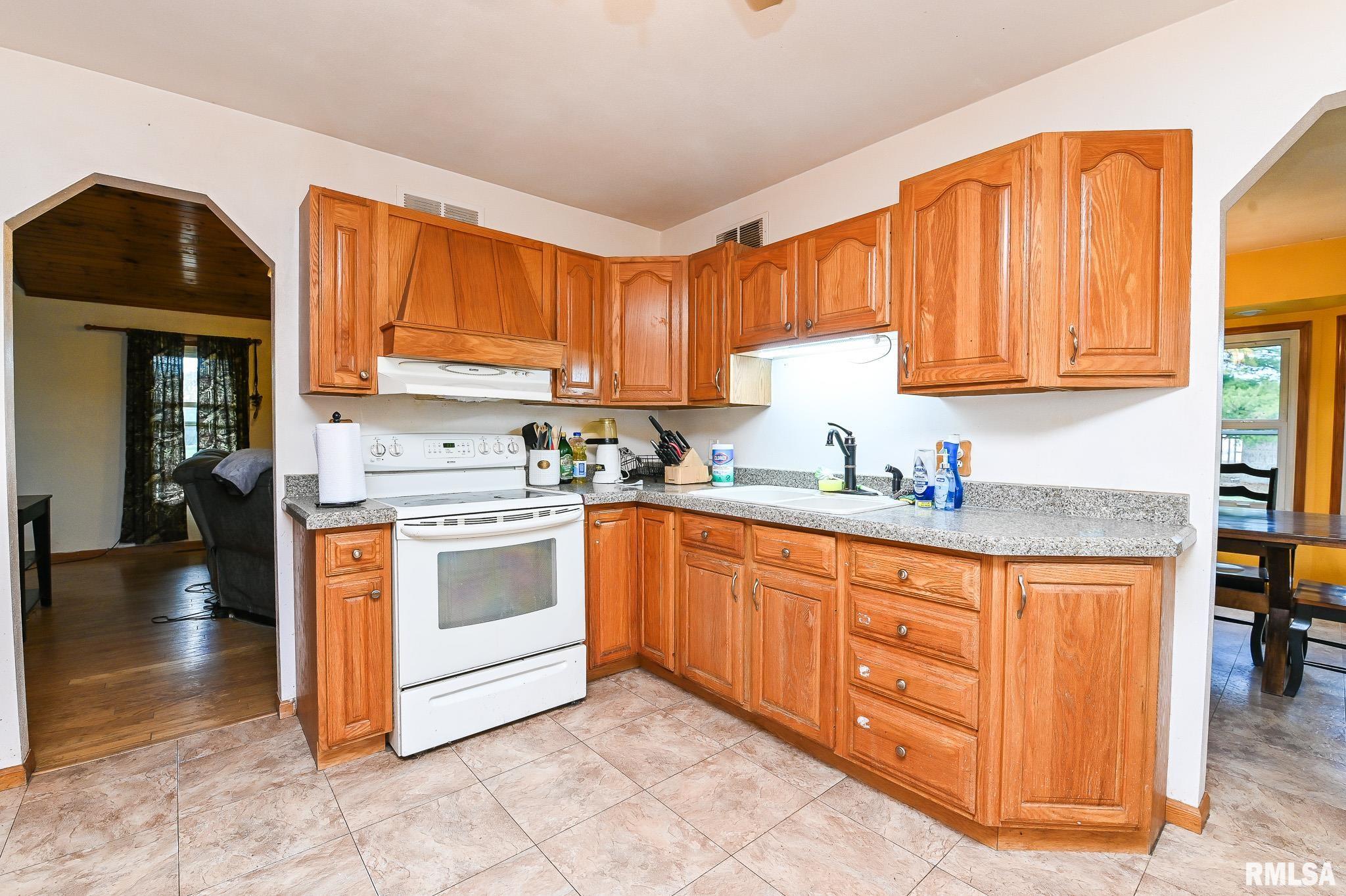 8810 South Mapleton Road Mapleton, IL 61547 - Photo 19 of 74