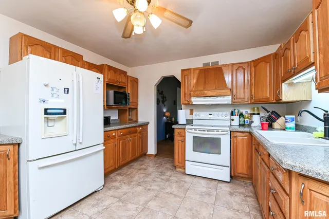 $424,900 | 8810 South Mapleton Road, Mapleton, IL 61547