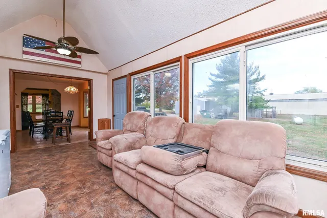 $424,900 | 8810 South Mapleton Road, Mapleton, IL 61547