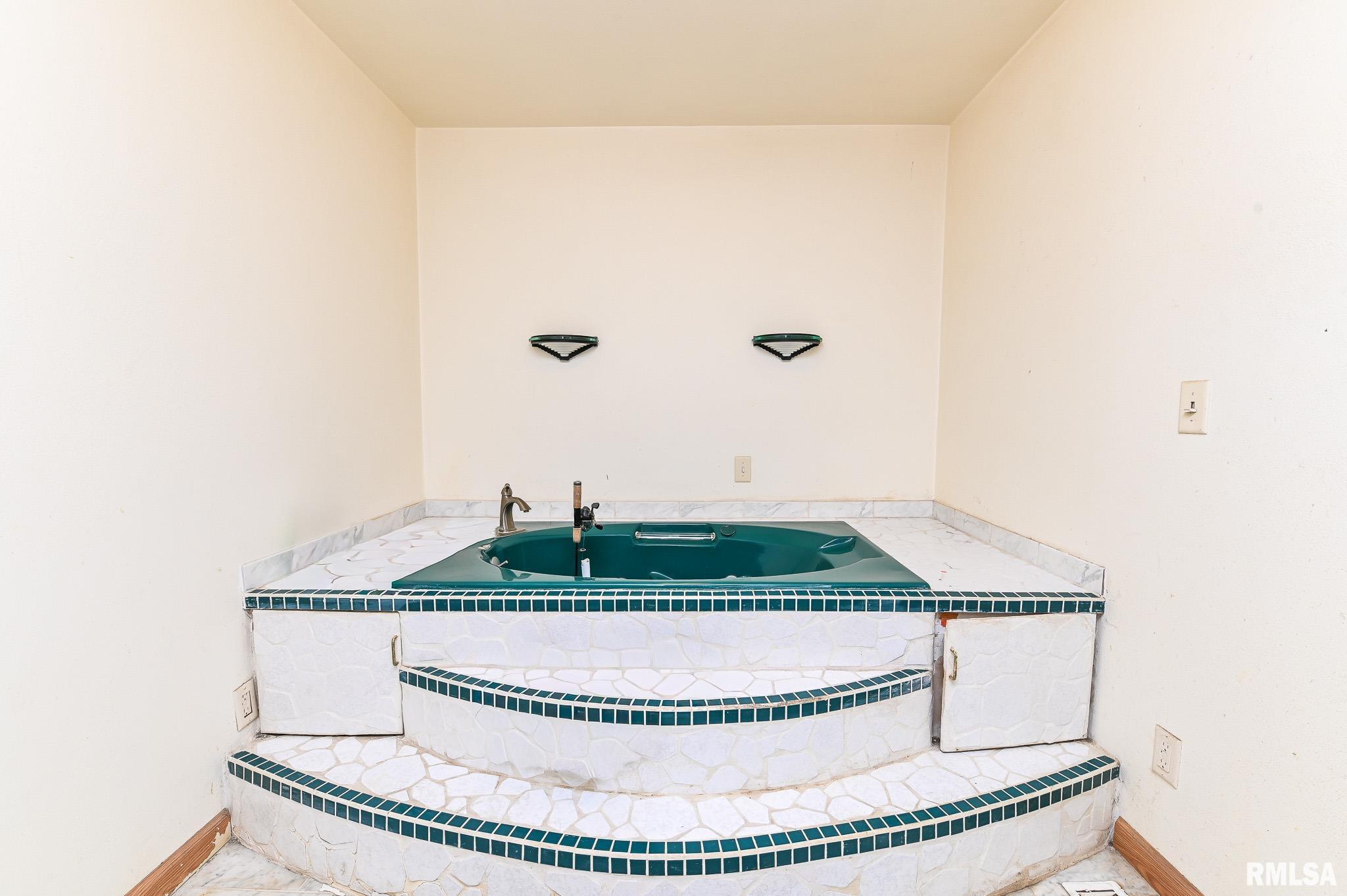 8810 South Mapleton Road Mapleton, IL 61547 - Photo 38 of 74