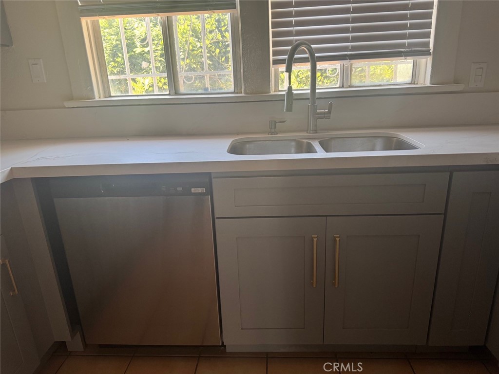 788 East 40th Place Los Angeles, CA 90011 - Photo 13 of 26