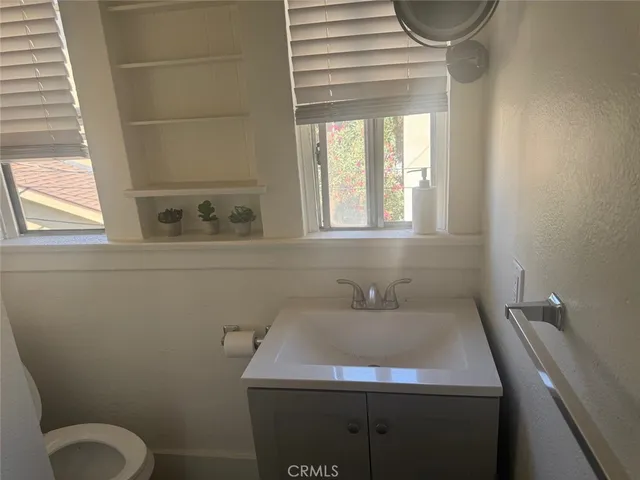 $569,900 | 788 East 40th Place, Los Angeles, CA 90011