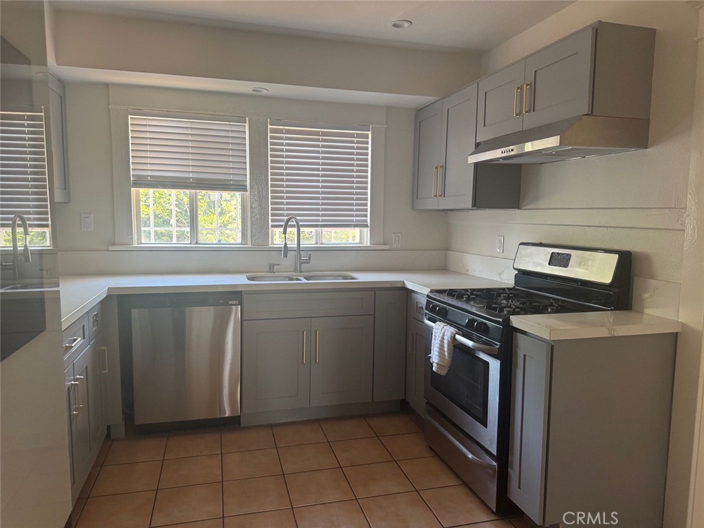 788 East 40th Place Los Angeles, CA 90011 - Photo 10 of 26