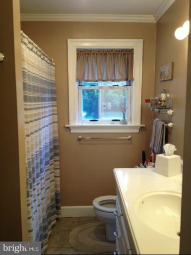 5749 Colchester Road Fairfax, VA 22030 - Photo 2 of 19 Bath