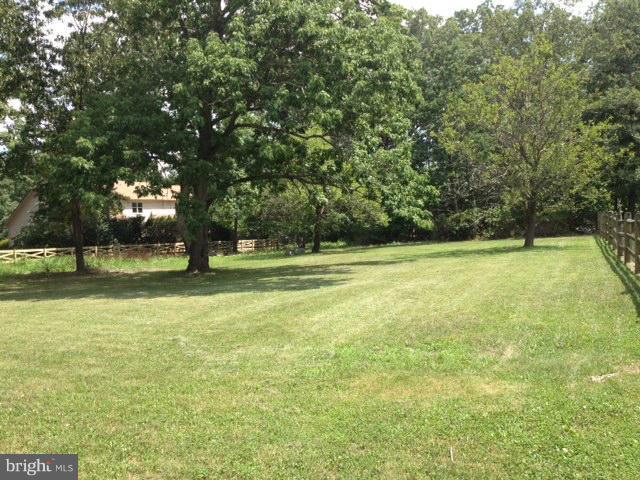 5749 Colchester Road Fairfax, VA 22030 - Photo 11 of 19 Exterior (Rear)