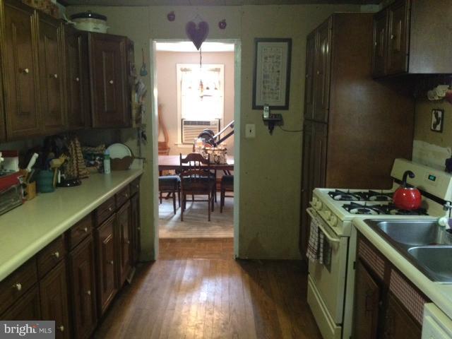 5749 Colchester Road Fairfax, VA 22030 - Photo 7 of 19 Kitchen