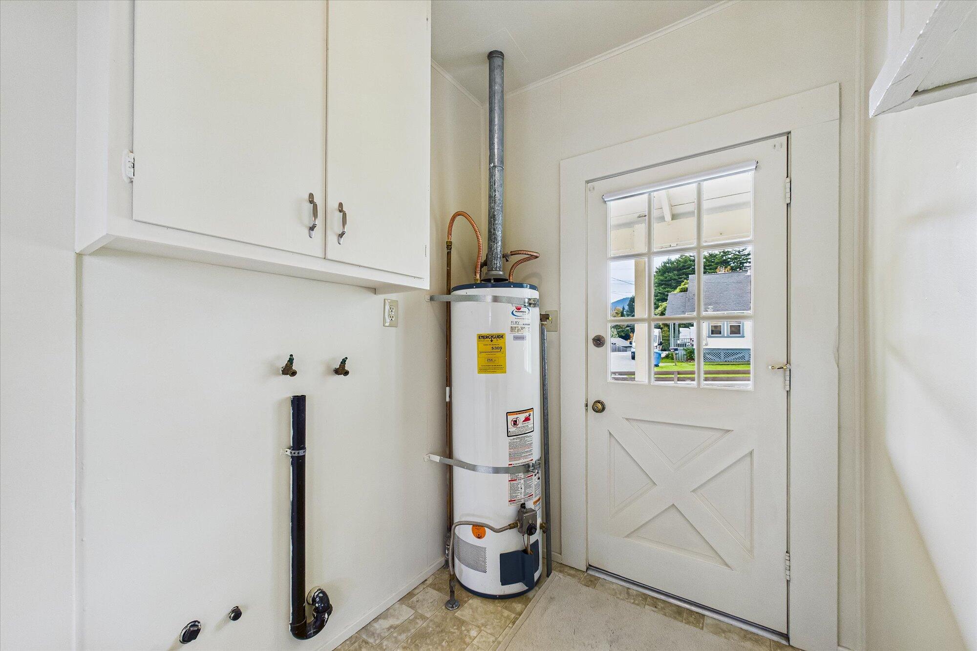 209 Monument Road Rio Dell, CA 95562 - Photo 17 of 34