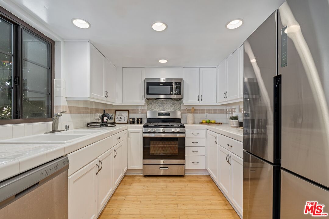 102 North Sweetzer Avenue, Unit 106 Los Angeles, CA 90048 - Photo 8 of 29