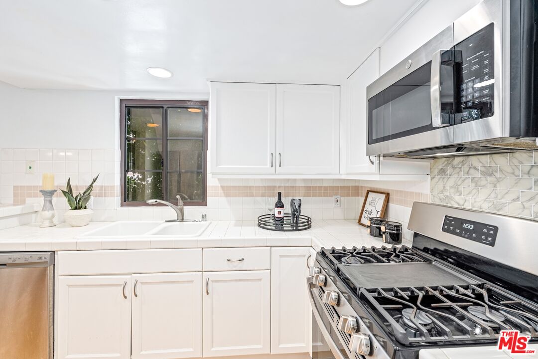 102 North Sweetzer Avenue, Unit 106 Los Angeles, CA 90048 - Photo 9 of 29