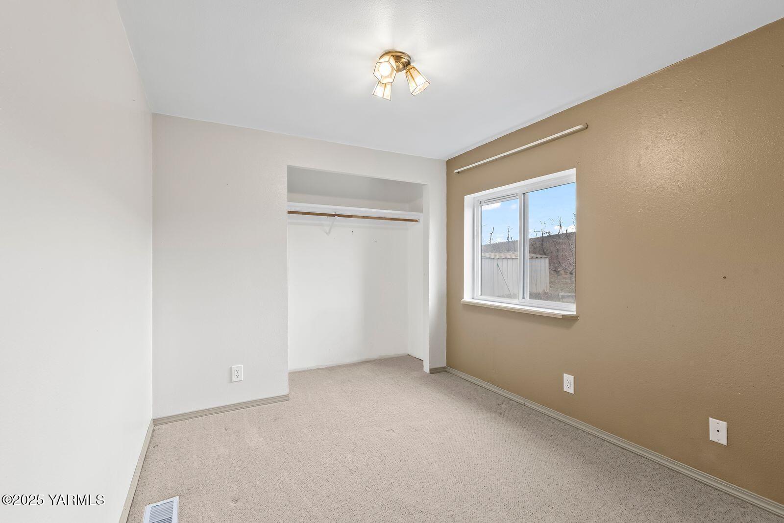 511 Pongala Road Tieton, WA 98947 - Photo 17 of 33 Bedroom 3