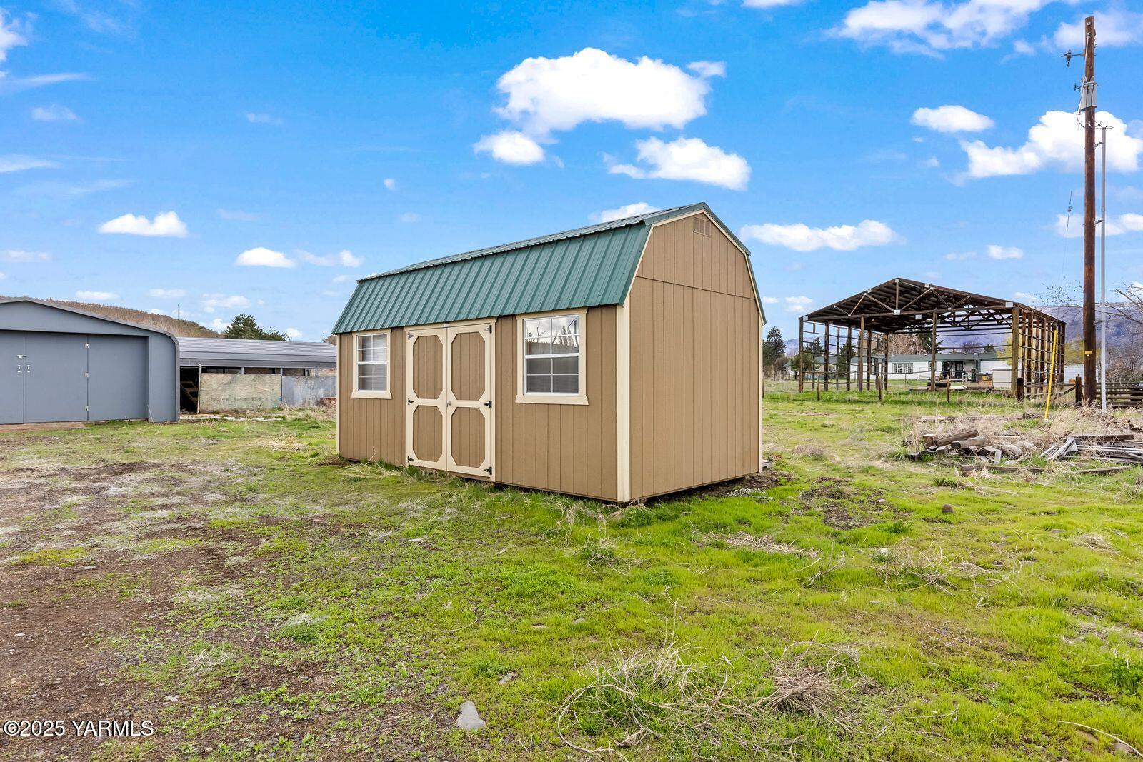 511 Pongala Road Tieton, WA 98947 - Photo 20 of 33 Storage Shed