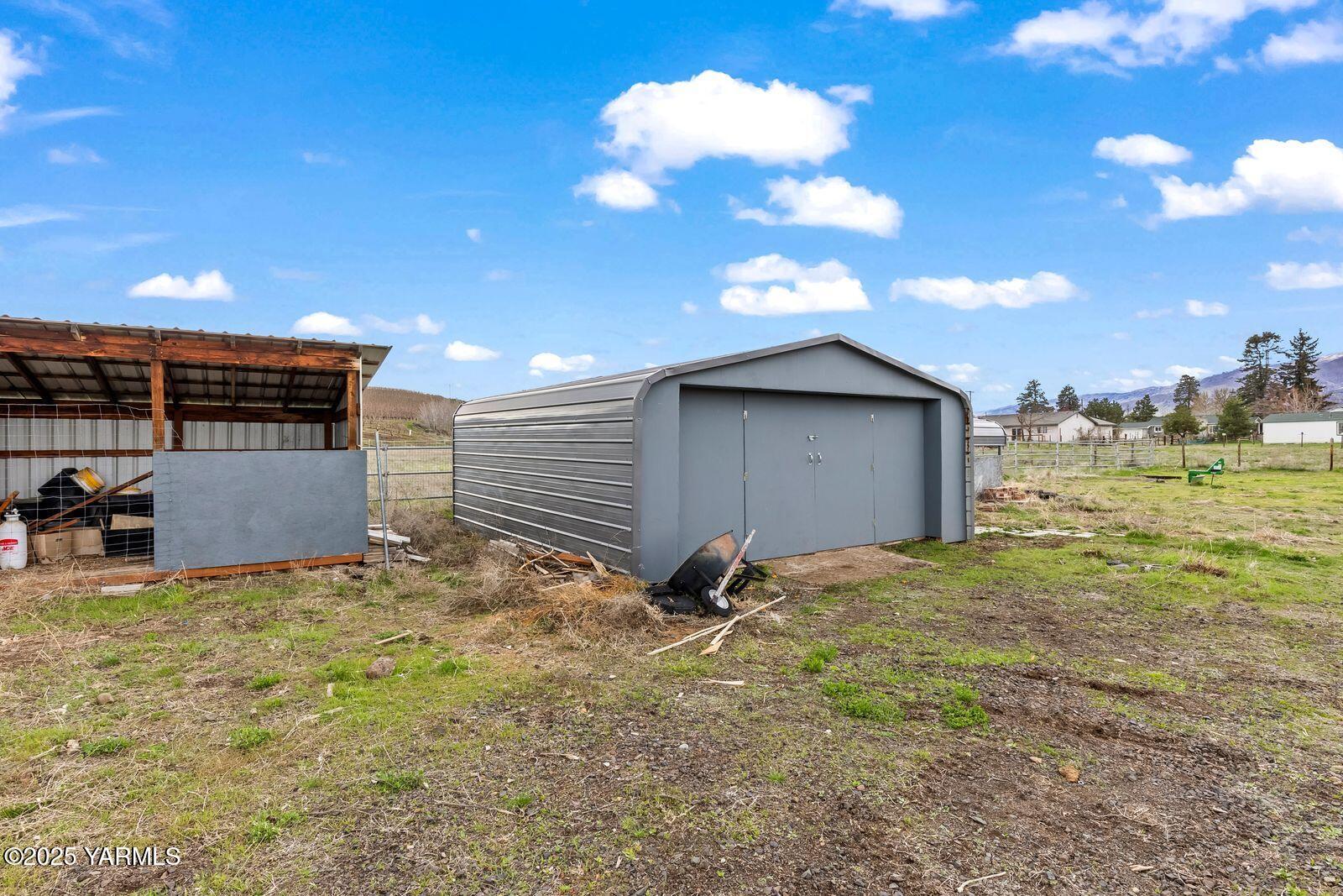 511 Pongala Road Tieton, WA 98947 - Photo 21 of 33 Storage Shed