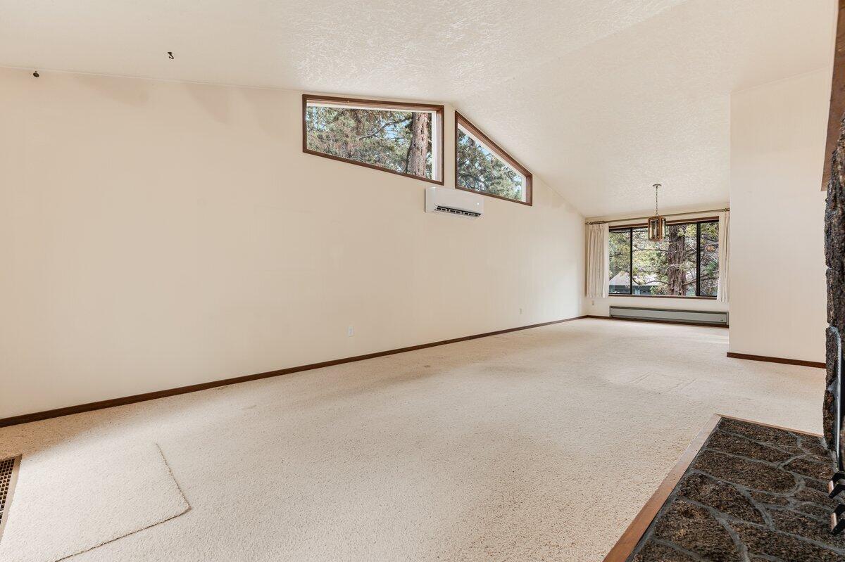 4059 Northwest Lower Village Road Bend, OR 97703 - Photo 6 of 25 Vaulted ceiling