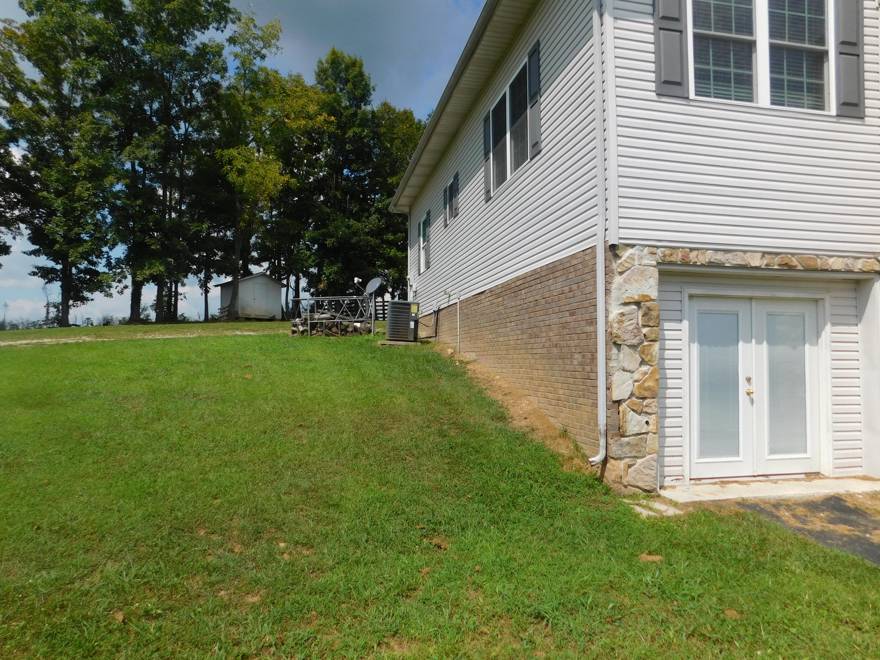 883 Harbor Road Tazewell, TN 37879 - Photo 16 of 36 DSCN3975