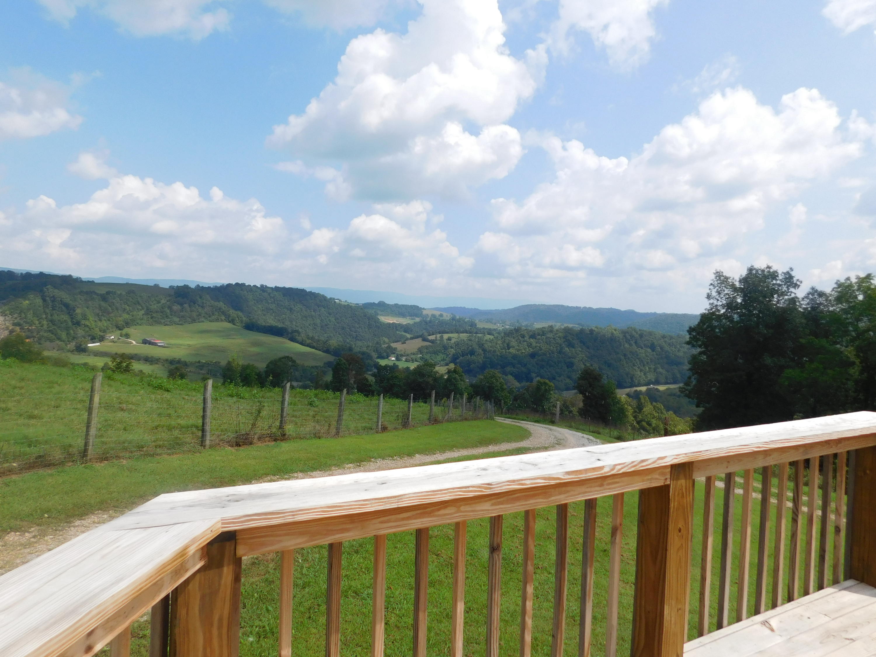 883 Harbor Road Tazewell, TN 37879 - Photo 6 of 36 DSCN3954