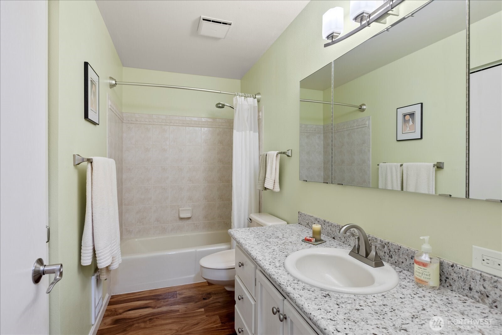 524 Maple Street, Unit 102 Edmonds, WA 98020 - Photo 27 of 33