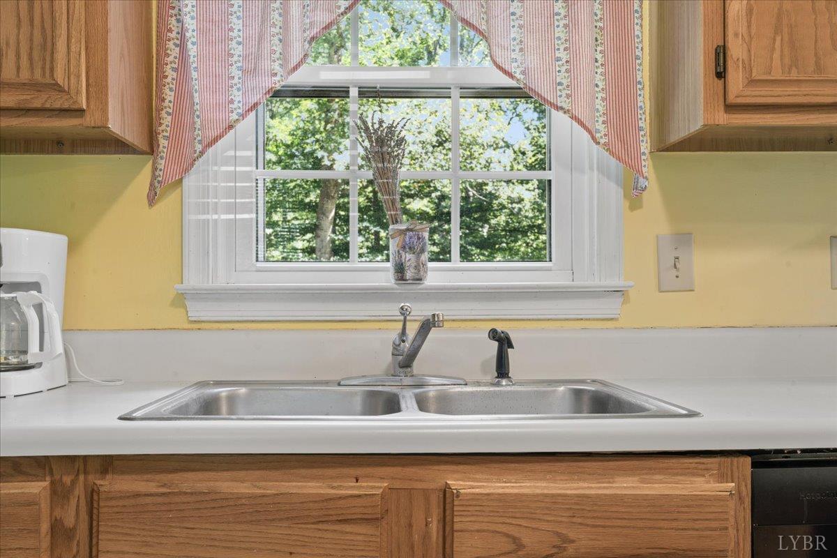 211 Regal Oaks Way Amherst, VA 24521 - Photo 17 of 44 Gallery Image 17