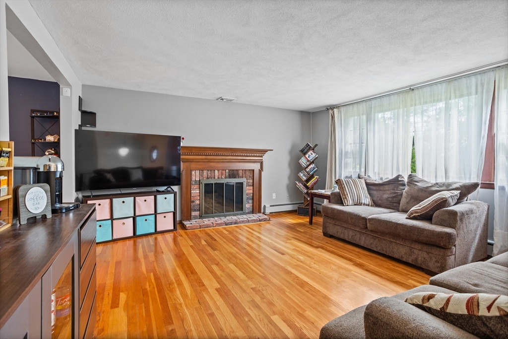 307 Tahattawan Road Littleton, MA 01460 - Photo 5 of 42 Gallery Image 5