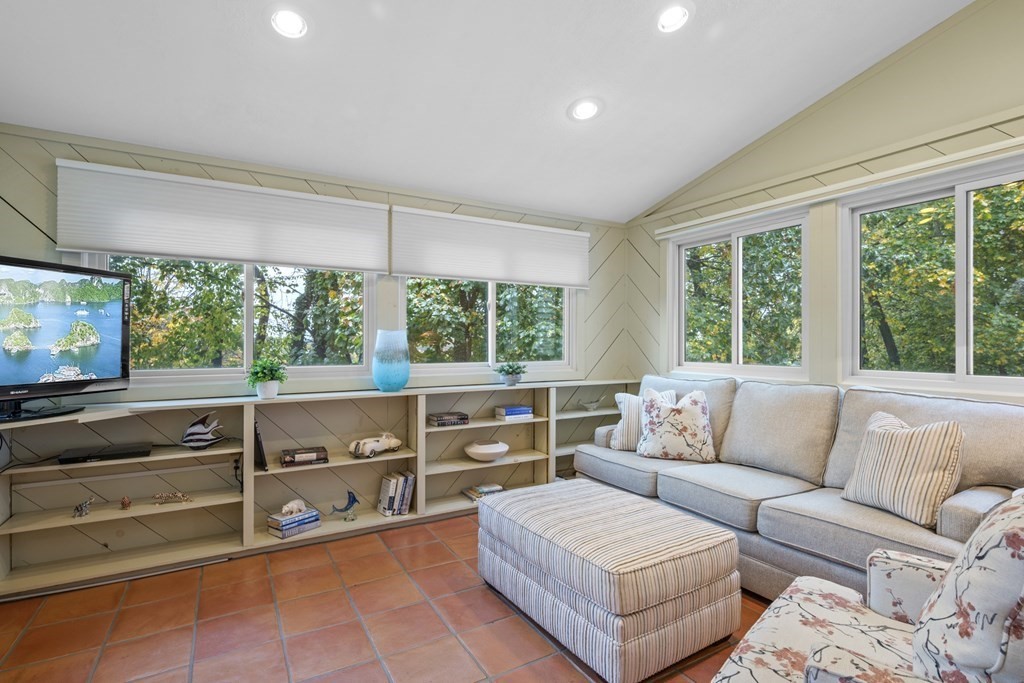 18 Aspen Road Swampscott, MA 01907 - Photo 13 of 42 Gallery Image 13