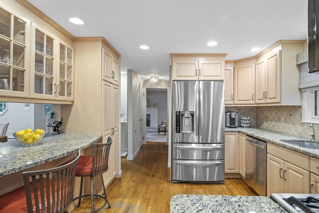 18 Aspen Road Swampscott, MA 01907 - Photo 7 of 42 Gallery Image 7